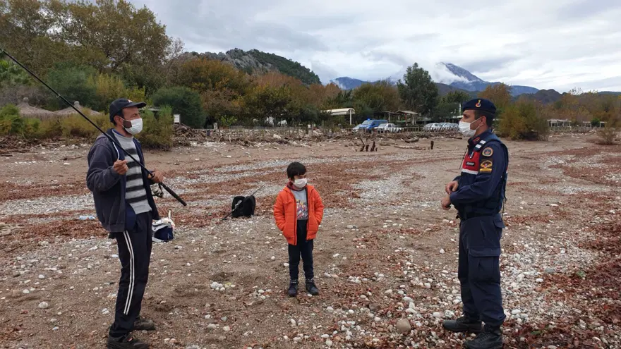 Antalya'daki dalgalar levrek üretim tesisine zarar verince herkes sahile koştu 5