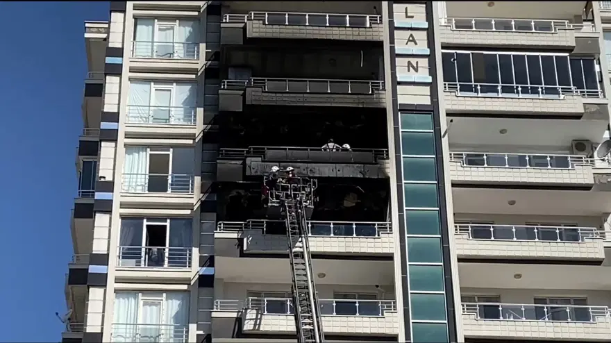 Diyarbakır'da 12 katlı binada yangın 6