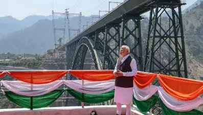 Dünyanın en yüksek demiryolu köprüsü açıldı