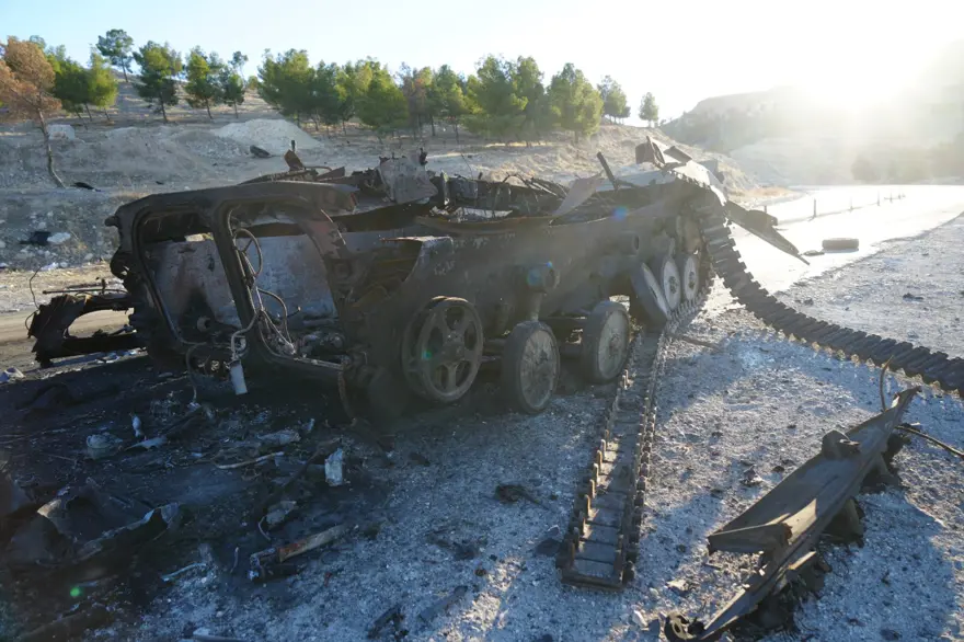 Münbiç'ten kaçan teröristler araçlarını ateşe verdi 10