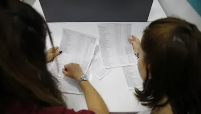 ÖSYM'den tercih değiştirme duyurusu! Hukuk bölümünü tercih eden adaylar için güncellenmiş YKS kılavuzu ve başarı sıralamaları