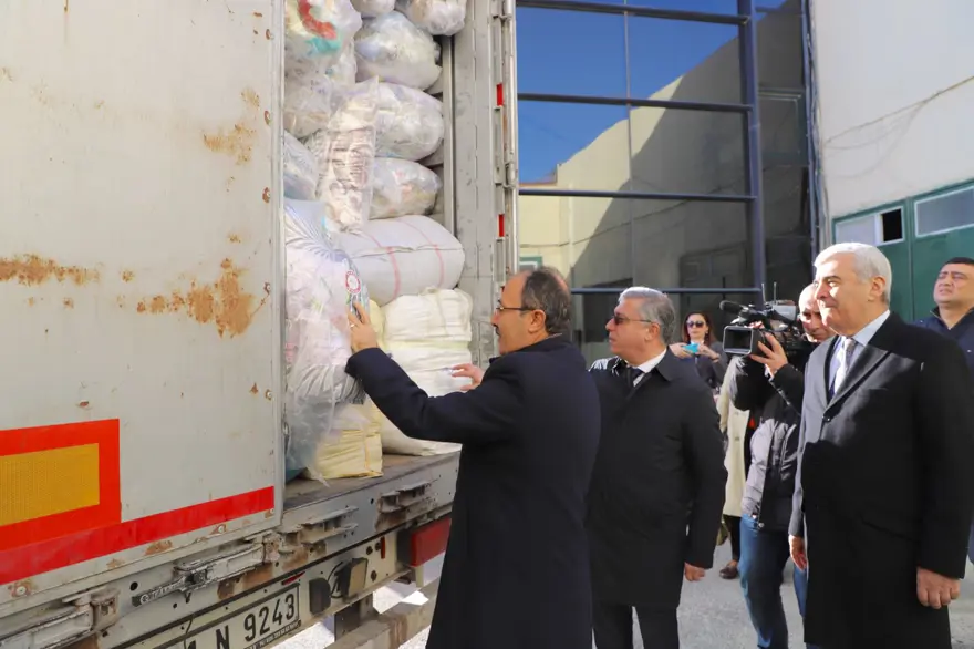 Azerbaycan'dan Türkiye’deki depremzedeler için 18 tonluk yardım 4