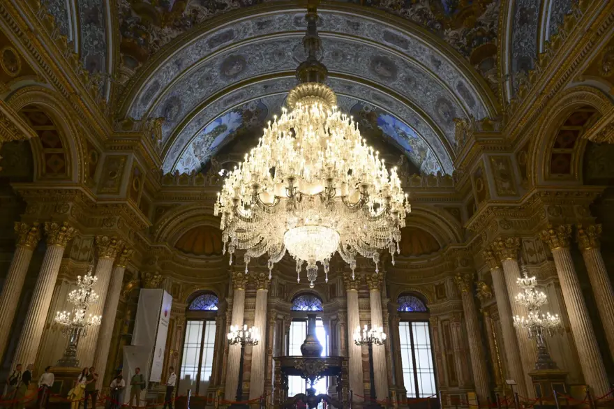 Dolmabahçe Sarayı'nın kullanıma açılışının 167'nci yılı 27