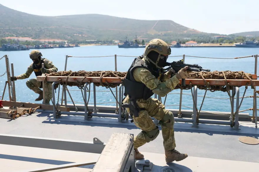 Amfibi Hücum Timleri'nden gövde gösterisi 29