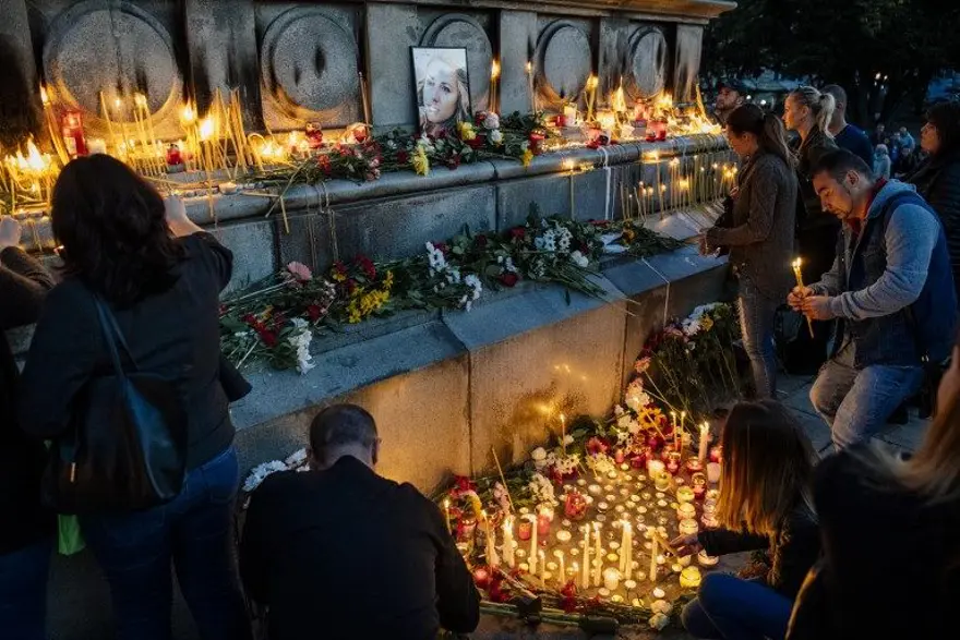Bulgaristan gazeteci Marinova için yasta 14