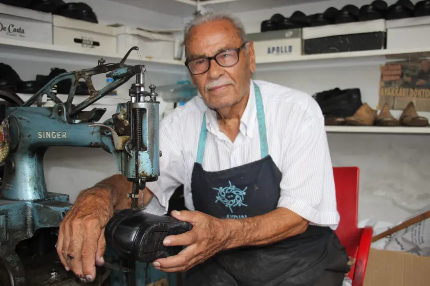 "Doktor" lakabıyla tanınıyor: 75 yıldır baba mesleğini yapıyor 2