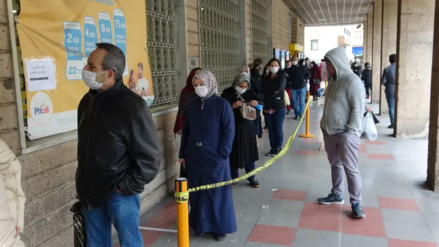 PTT önünde yine aynı manzara 3 PTT önünde yine aynı manzara 3