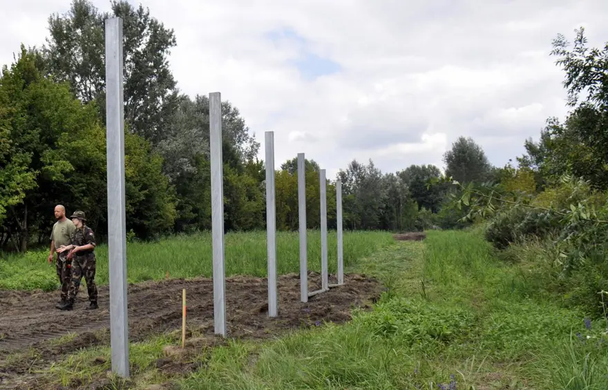 Macaristan-Sırbistan sınırına tel örgü 22 Macaristan-Sırbistan sınırına tel örgü 22