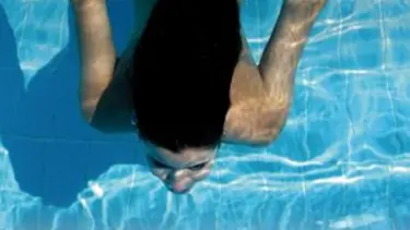 “Havuza ve denize kontakt lensle girmeyin”