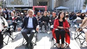 Türkan Şoray hayranlarıyla 'Selvi Boylum Al Yazmalım' filmini izledi Türkan Şoray hayranlarıyla 'Selvi Boylum Al Yazmalım' filmini izledi