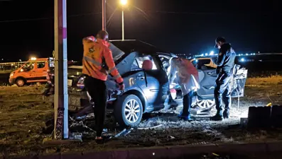 Kamyon ve otomobil çarpıştı: 1 ölü