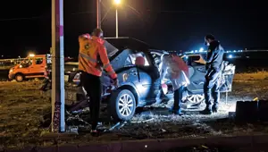 Kamyon ve otomobil çarpıştı: 1 ölü