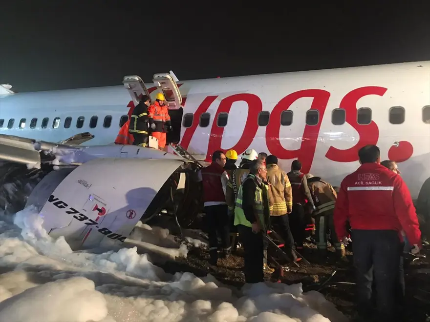 Sabiha Gökçen'de pistten çıkan uçaktan ilk görüntüler 5
