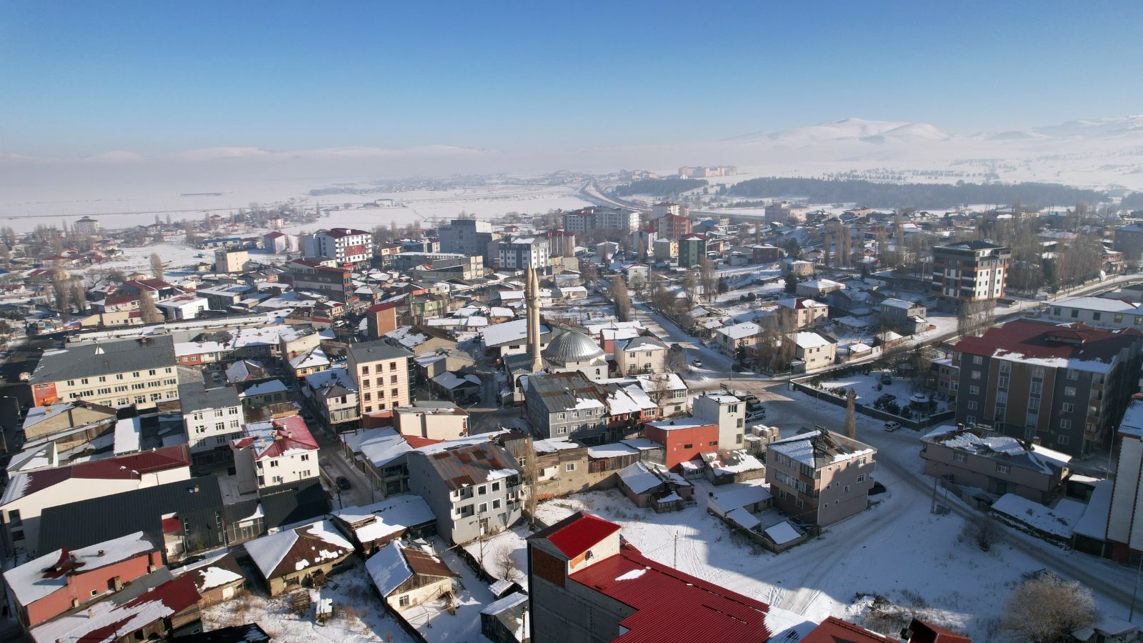 Türkiye'nin en soğuk yeri: Göle eksi 24 ile dondu