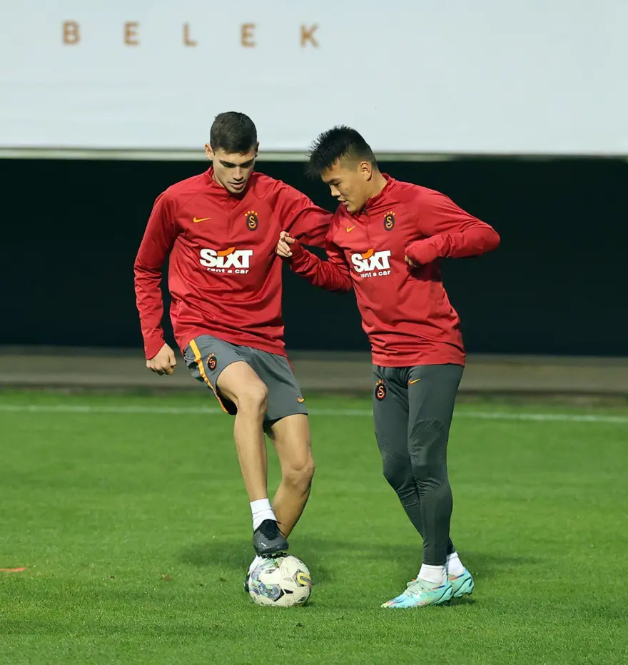 Dünya Kupası'ndan dönen ve ceza alması gündemde olan Fernando Muslera Galatasaray'ın Antalya kampına katıldı 4