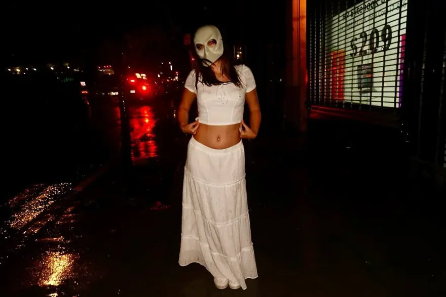 Yalı Çapkını yıldızı Afra Saraçoğlu'ndan "maskeli" pozlar 3