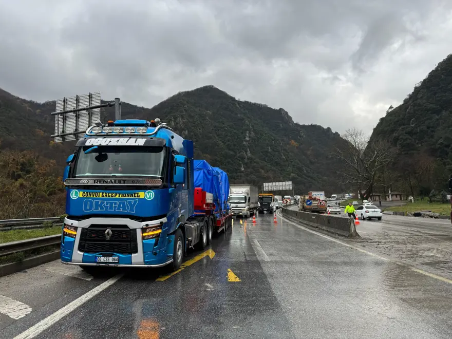 Sakarya-Bilecik kara yolunda TIR kazası 6