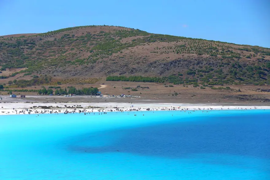 Kısıtlamalar kalktı, Salda Gölü'ne akın ettiler 2