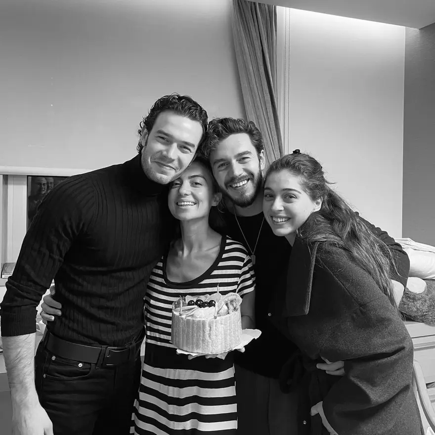 YILLAR ÖNCE AYNI KAREDE 4