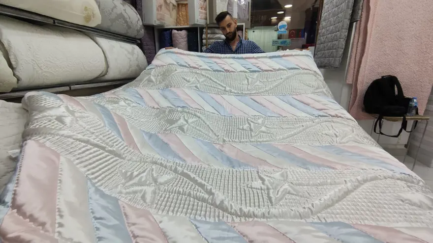 Günde bir tane örüyor, tanesini bin 500 liradan satıyor 5