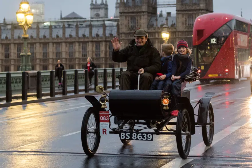 Londra‘da antika otomobiller yarıştı 13