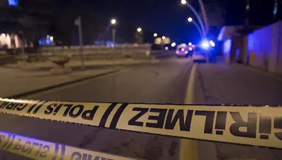 Pikap kanala devrildi, baba ve iki kızı öldü