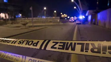 Pikap kanala devrildi, baba ve iki kızı öldü