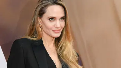 Yanından bir an olsun ayrılmıyor! Angelina Jolie'nin aşk hayatındaki gizem çözüldü