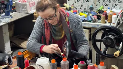 Erkek işi sanılan meslekte 6. yılını doldurdu: Kadın usta görünce şaşırıyorlar