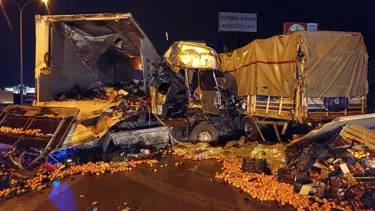 Yolcu otobüsü ile TIR çarpıştı: 14 yaralı