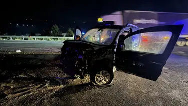 Anadolu Otoyolu'nda bariyere çarpan araçtaki 4 kişi yaralandı