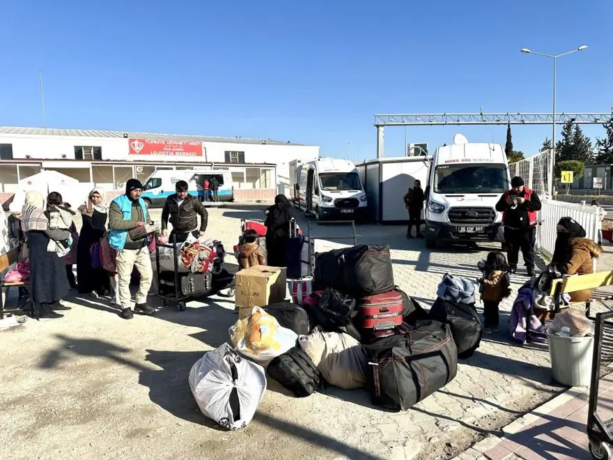 Sınır kapılarında dönüş yoğunluğu: 5 günde 7 bin 871 Suriyeli döndü 1