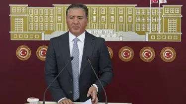 CHP Grup Başkanvekili Emir sahneden düştü: Kaburgasında kırık var