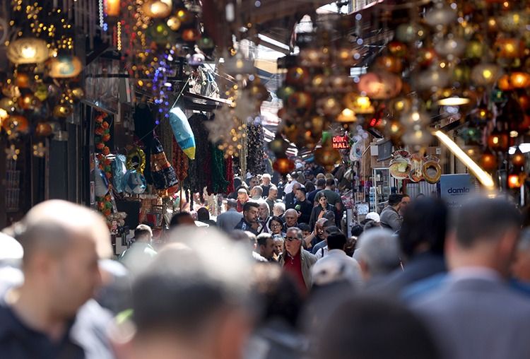 Çarşı pazarda ramazan alışverişi: Hurmanın kilosu cep yakıyor