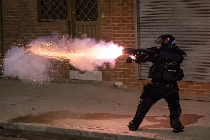 Kolombiya'da polis şiddeti protestoları: 10 ölü 19