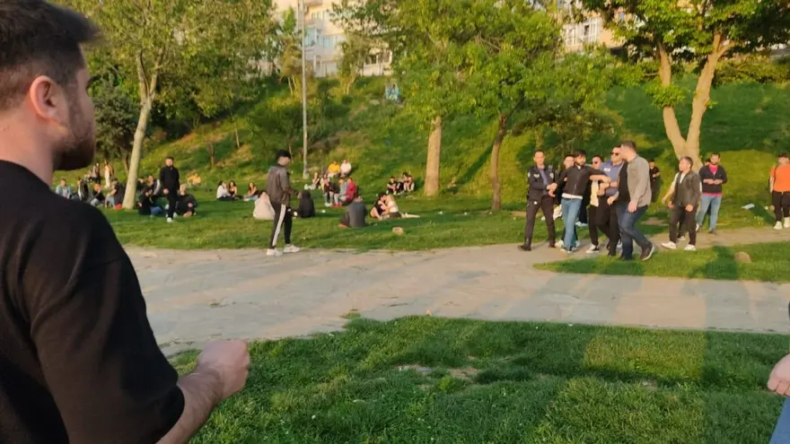 Kadıköy'de polise saldıran 4 kişi gözaltına alındı Kadıköy'de polise saldıran 4 kişi gözaltına alındı