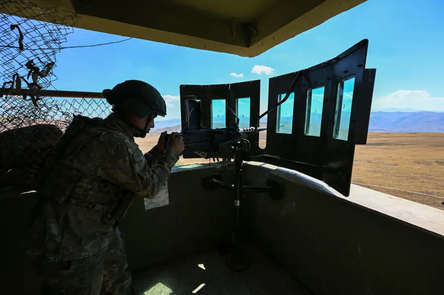 İran sınırına beton bariyer: 200 kilometresi tamamlandı 11 İran sınırına beton bariyer: 200 kilometresi tamamlandı 11