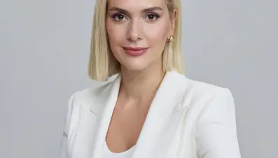 Bergüzar Korel takipçilerini uyardı