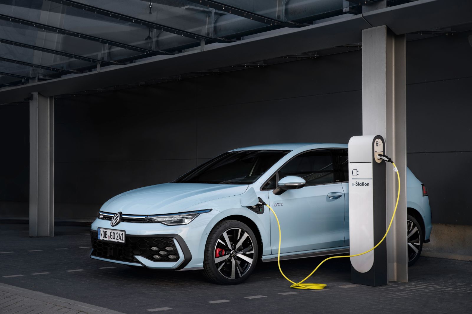 Yenilenen Volkswagen Golf tanıtıldı: ChatGPT desteğiyle geldi!