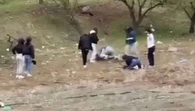 Elazığ'da genç kızlar tekme tokat birbirine girdi