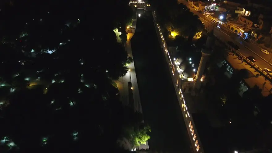 Şanlıurfa'da özel ışıklandırma yapılan tarihi alanlarda kartpostallık görüntüler 16