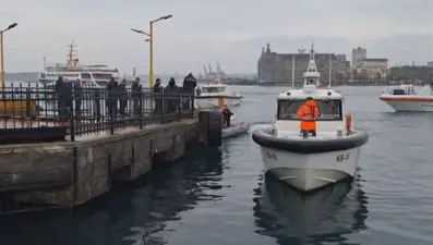 Kadıköy Rıhtım'da facia | Arkadaşları için denize atladılar: Bir ölü, üç yaralı