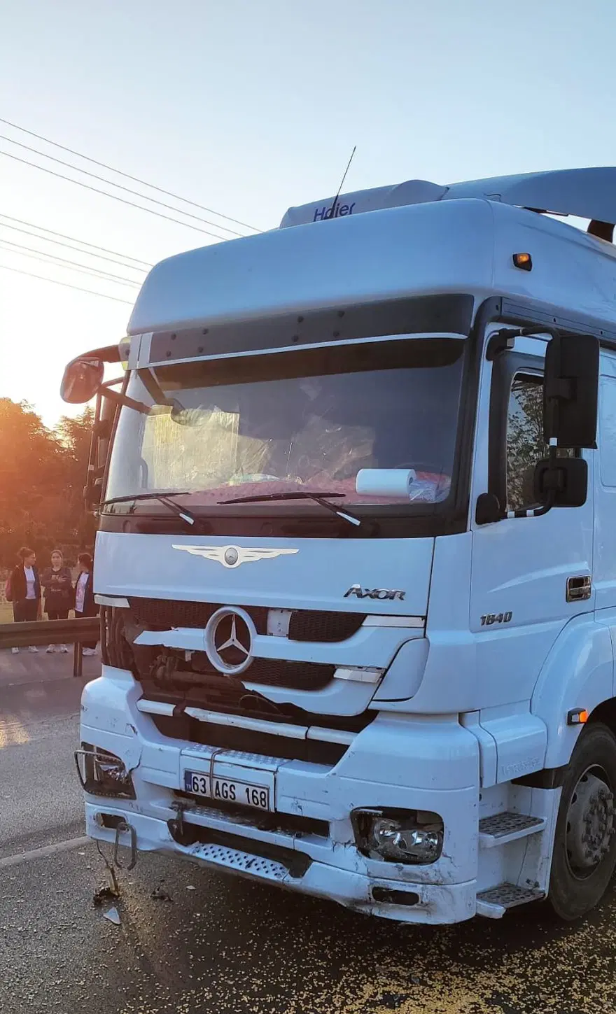 Kavşakta feci kaza: Hurda yığınına dönen otomobilde anne ileoğlu can verdi 1