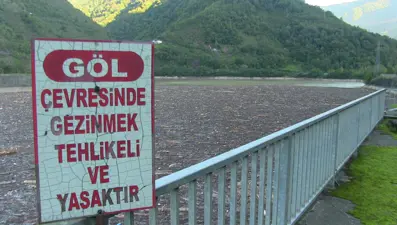 Artvin'deki sel Muratlı Barajı'nı çöplüğe çevirdi