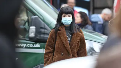 Corona virüse yakalan her üç kişiden birinin 'psikolojisi bozuldu'