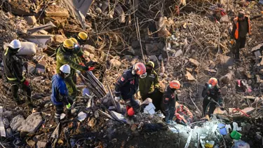 Deprem sonrası enkaz altında yaklaşık 2 milyon dolar buldular