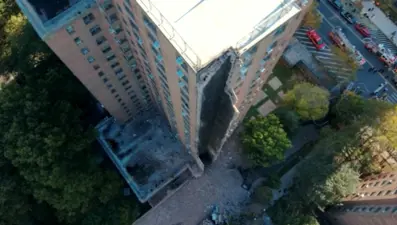 New York'ta 17 katlı bina kısmen çöktü