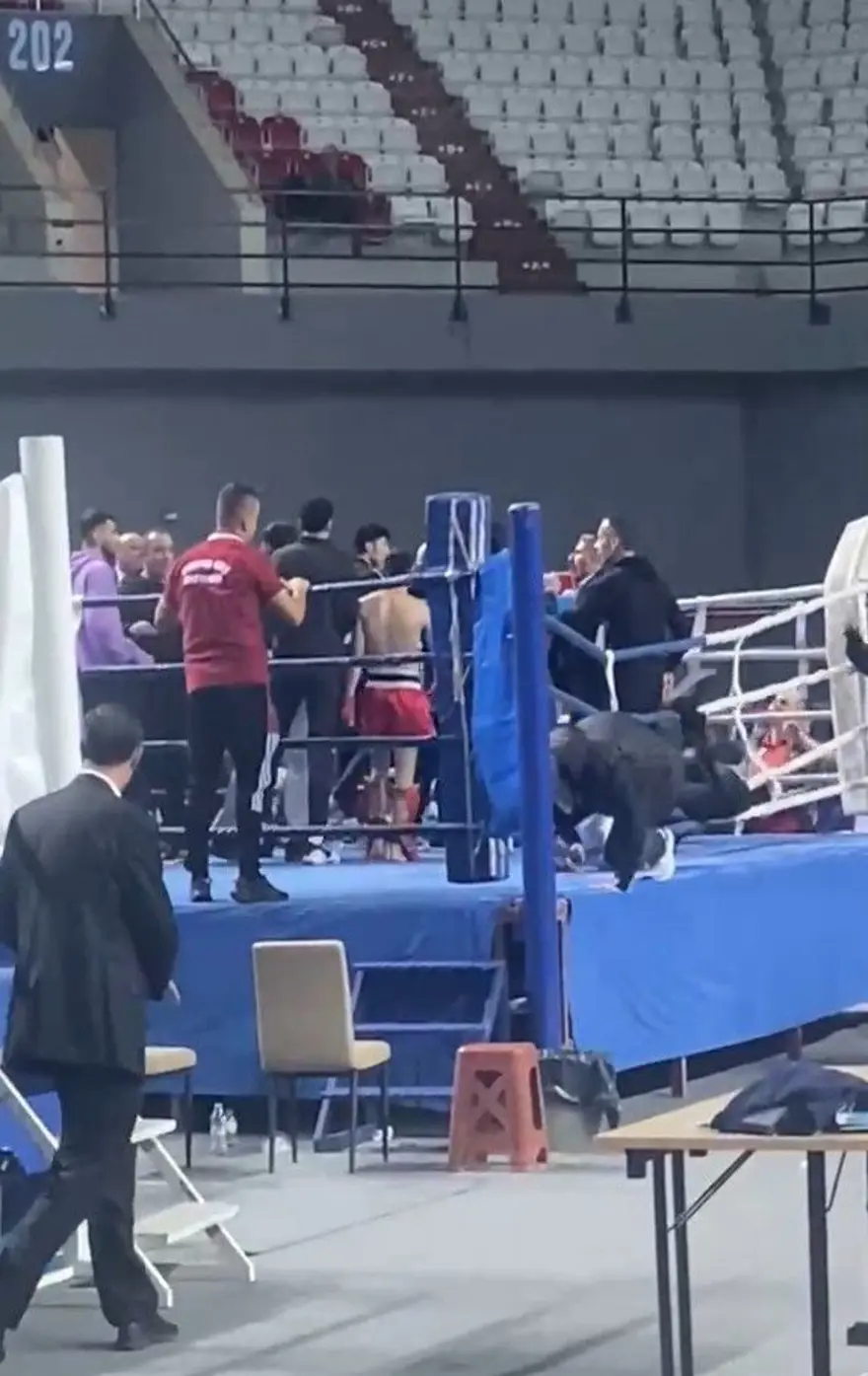 Kick boks maçında kavga ring dışına taştı: Biri hakem iki yaralı 3