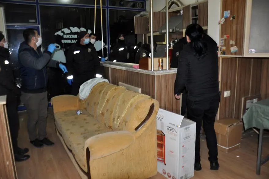 Polisin kapattığı kahvehaneyi 2 saat sonra yeniden açtılar 10