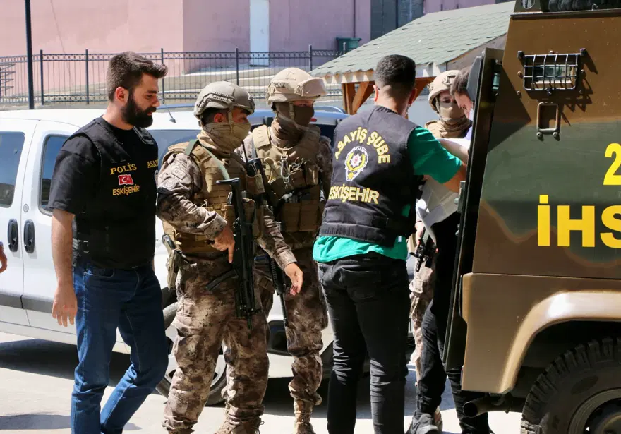 Eskişehir’de bıçaklı, baltalı dehşet:Saldırgan tutuklandı 4